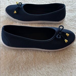 Kaui slip ons